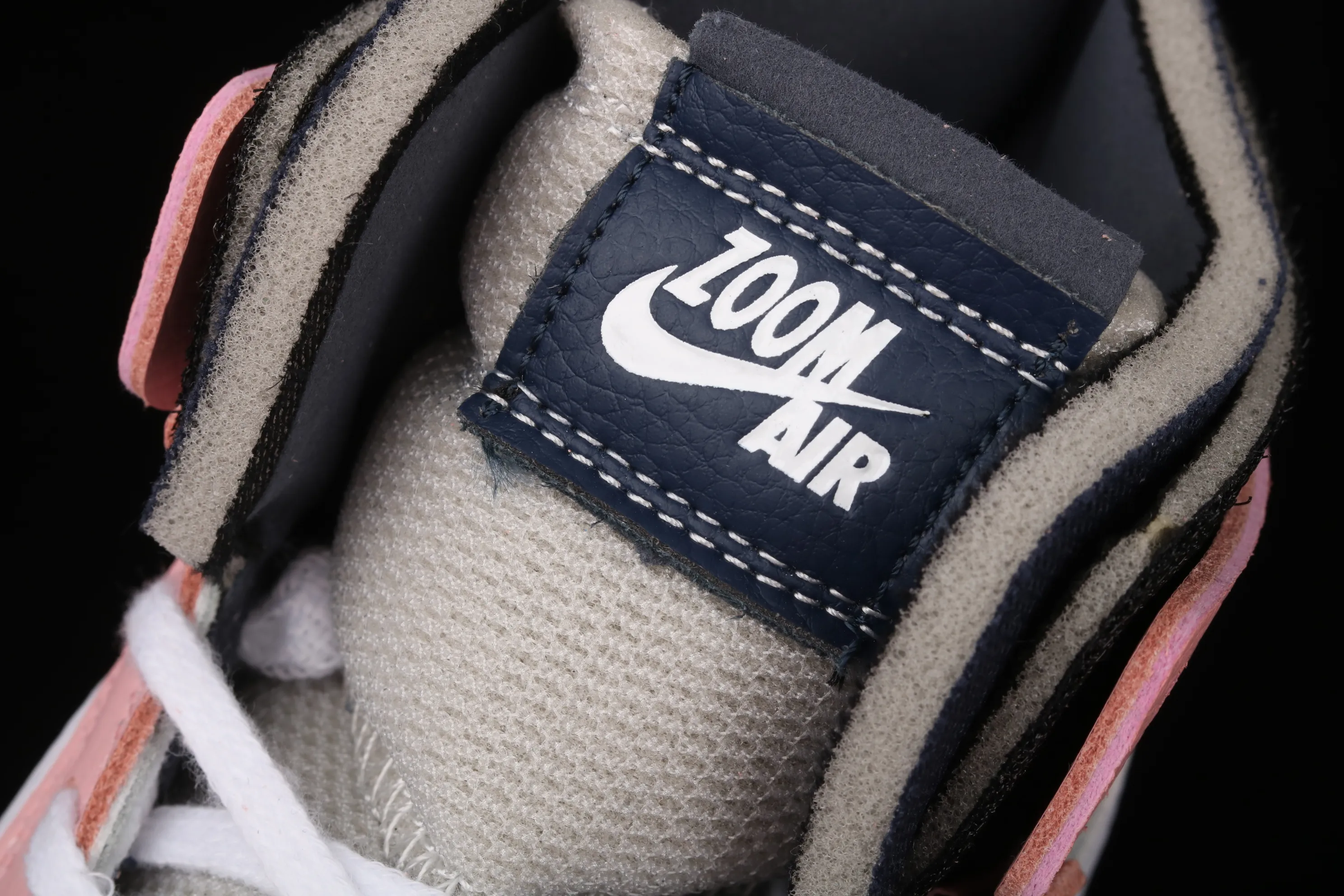 All categories Air Jordan Jordan series basketball shoes Air Jordan 1 High G version Air Jordan 1 Zoom Air CMFT AJ1 Joe 1 pink glaze Sakura pink high-top basketball shoes CT0979-601